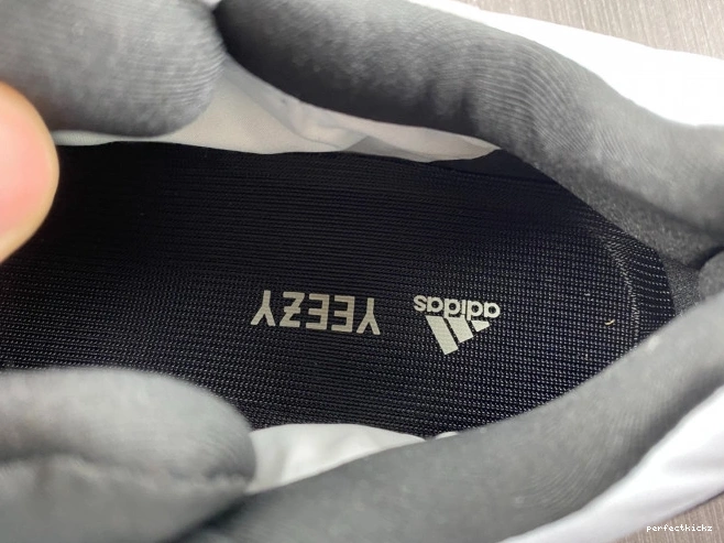 Blue GZ0711 MNVN 700 Yeezy Adidas Boost Tint 0709